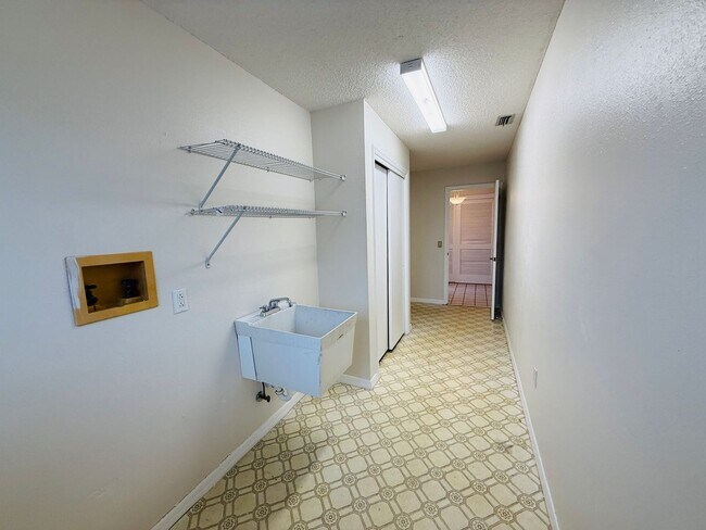 Building Photo - 8992 Hernando Way