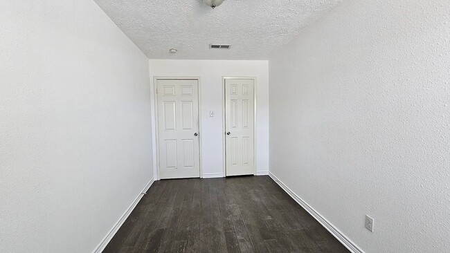 Building Photo - 6436 Kentwick Dr