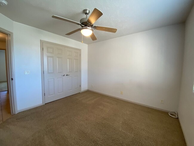 Building Photo - SPACIOUS HOME FOR RENT!