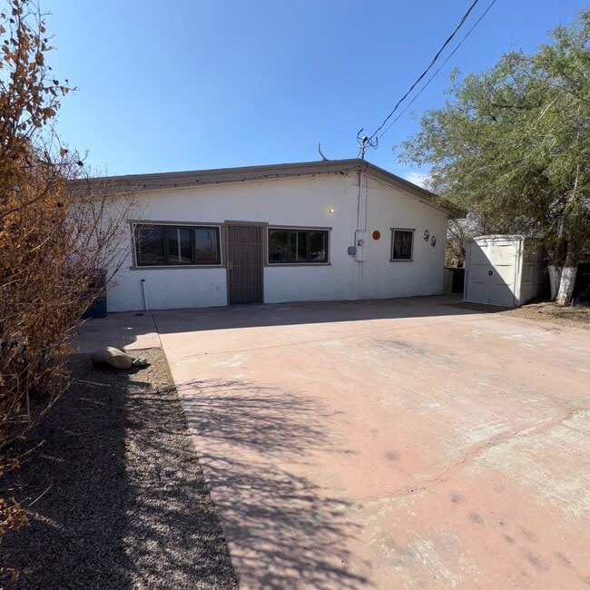 Primary Photo - 621 N Sierra Ave