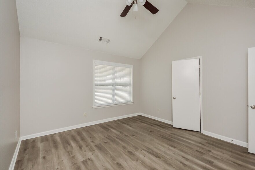 Building Photo - 1612 Picadilly Ct NE