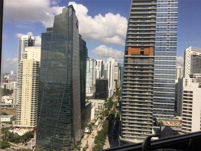 Building Photo - 1541 Brickell Ave