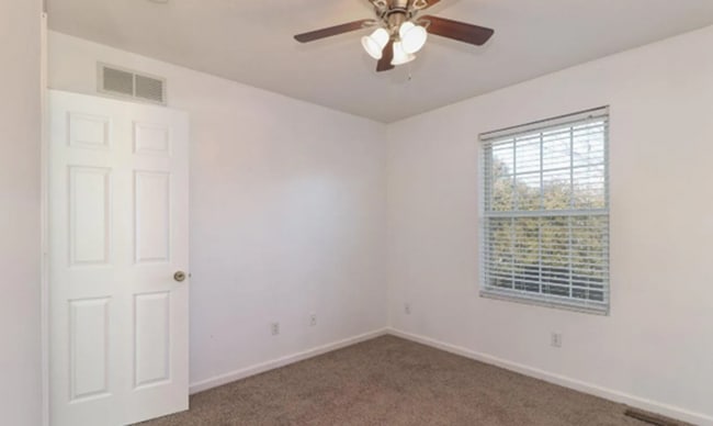 Building Photo - Spacious & Stylish 4-Bed, 4-Bath Townhome in Desirable North Normal