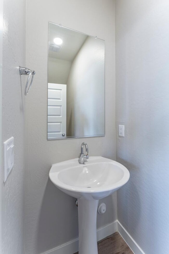 Building Photo - 432 S 32nd St