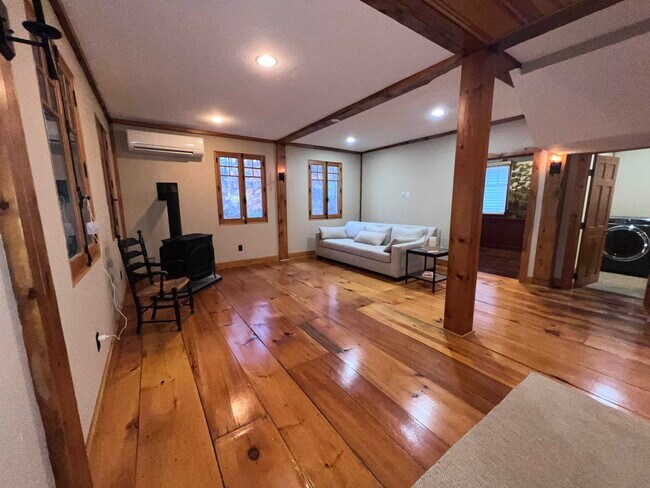 Building Photo - 34 Mirror Lake Dr