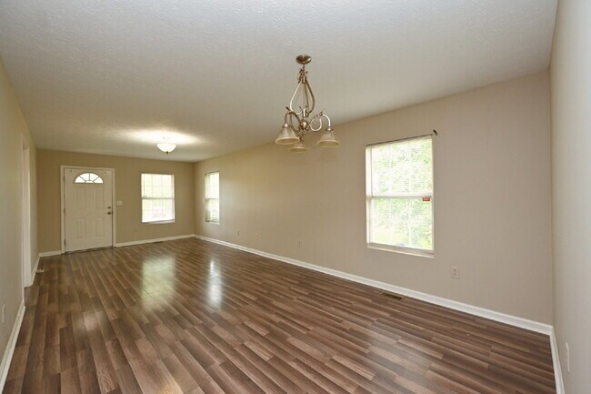 Building Photo - Springfield Gem! 3BR/2BA with Big Yard, St...