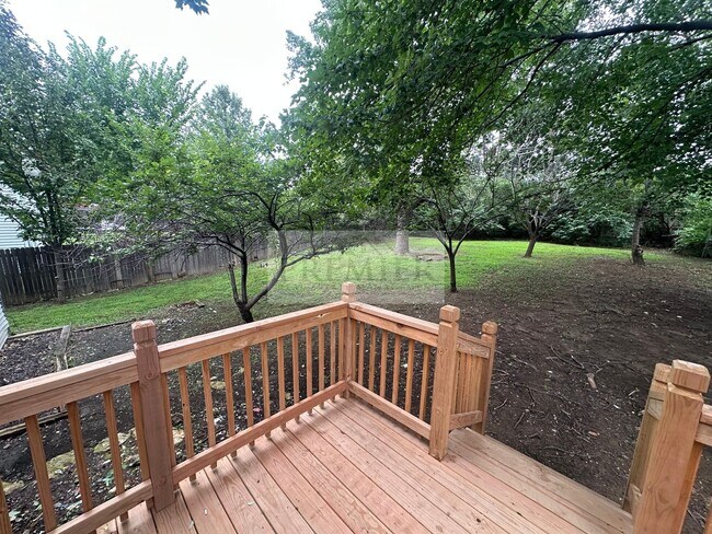 Building Photo - 9841 Melrose Dr