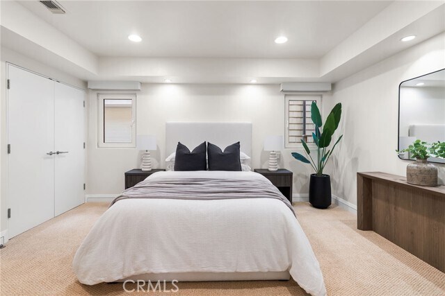 Building Photo - 1554 E Oceanfront