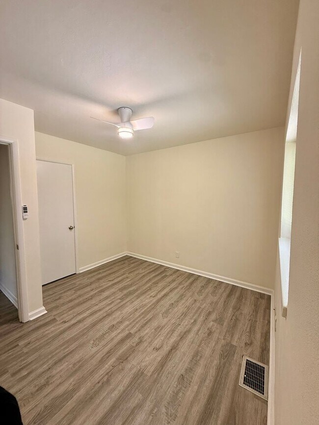 Building Photo - Beautifully Updated 3-Bedroom Brick Ranch in Kettering