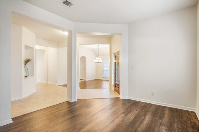 Building Photo - 26819 Shoal Hollow Ct