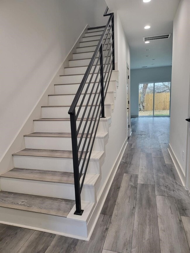 Building Photo - 4618 Davenport St