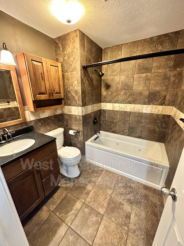 Building Photo - 130 Sue Ln