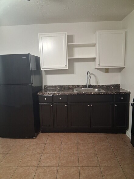 KITCHEN COUNTER TOP & REFRIGERATOR - 1200 E 26th St