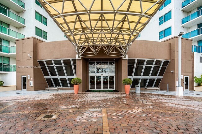 Building Photo - 2641 N Flamingo Rd