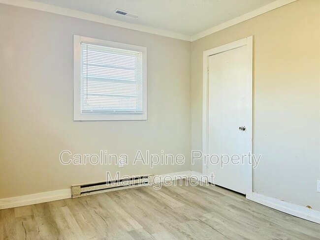 Building Photo - 409 Morton St