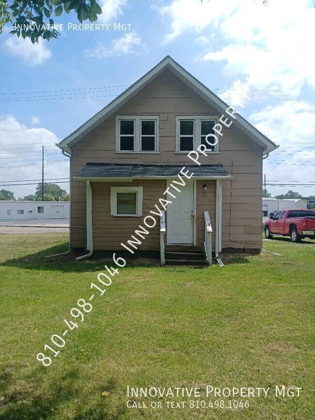 Building Photo - 3012 S Grand Traverse St
