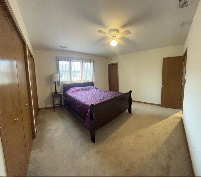 Building Photo - 8821 N Greenwood Ave