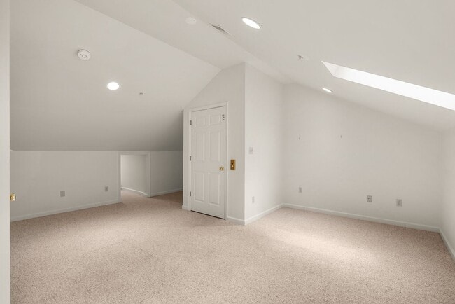 Building Photo - 3 Bed 3.5 Bath - Rockville Townhome - 2 Ca...