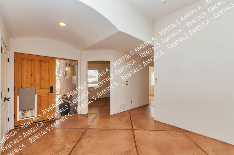 Building Photo - 1711 N Baxter Dr