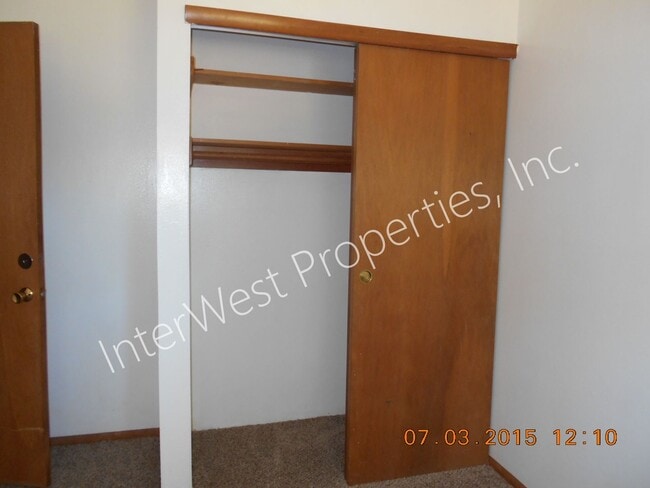 Building Photo - 3 Bedroom Ranch Style on Cul De Saq with Fenced Yard, Wood Stove & Garage!