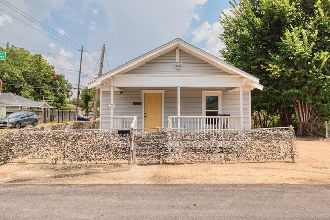 Building Photo - 3201 Adelia St
