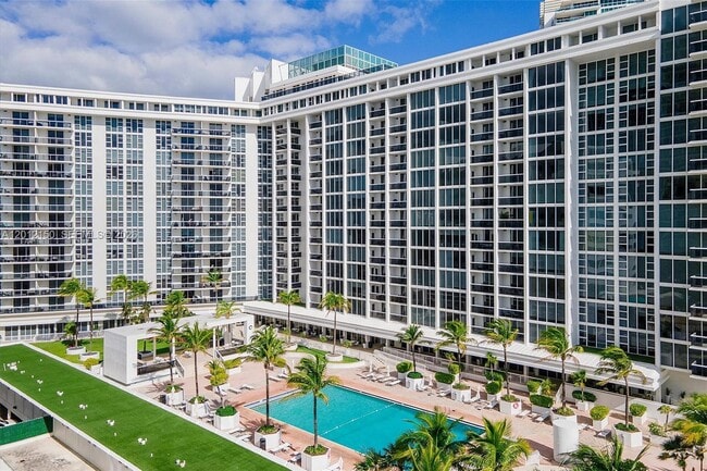 Building Photo - 10275 Collins Ave