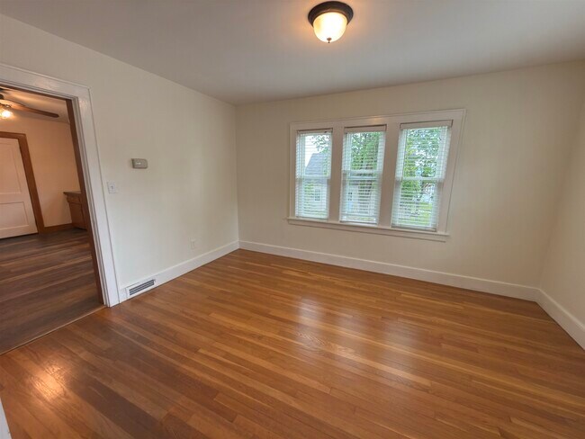 Building Photo - 573 Spruce St