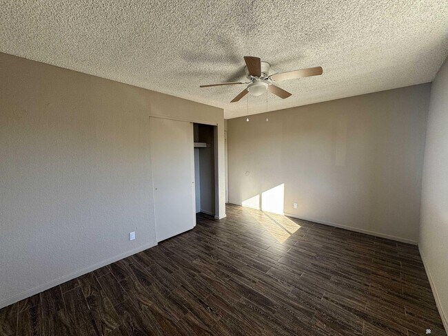 Building Photo - 1276 S Pagent Ave