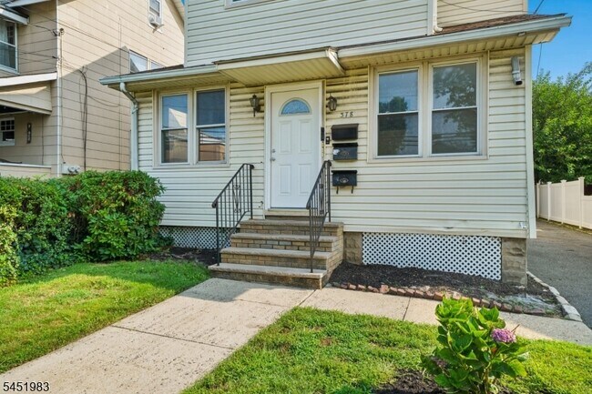 Building Photo - 378 Boyden Ave