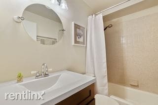 Building Photo - 2 br, 2.5 bath House - 12512 SE 42nd St # 512