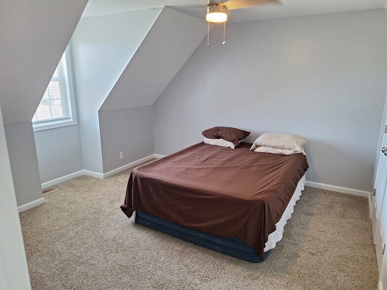 Upstairs bedroom #2 with ceiling fan - 695 Artic Ave