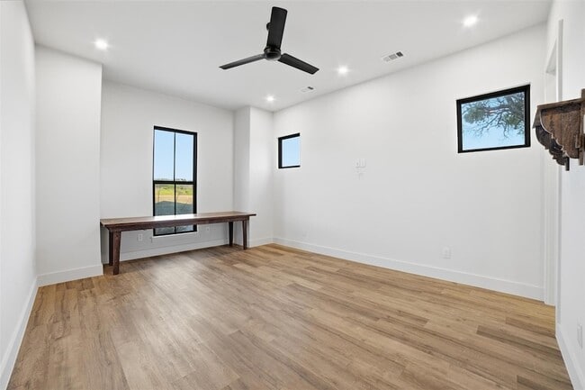 Building Photo - 23937 Oscar Rd