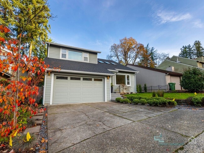 Building Photo - Fully Furnished Lake Oswego Gem!!!!