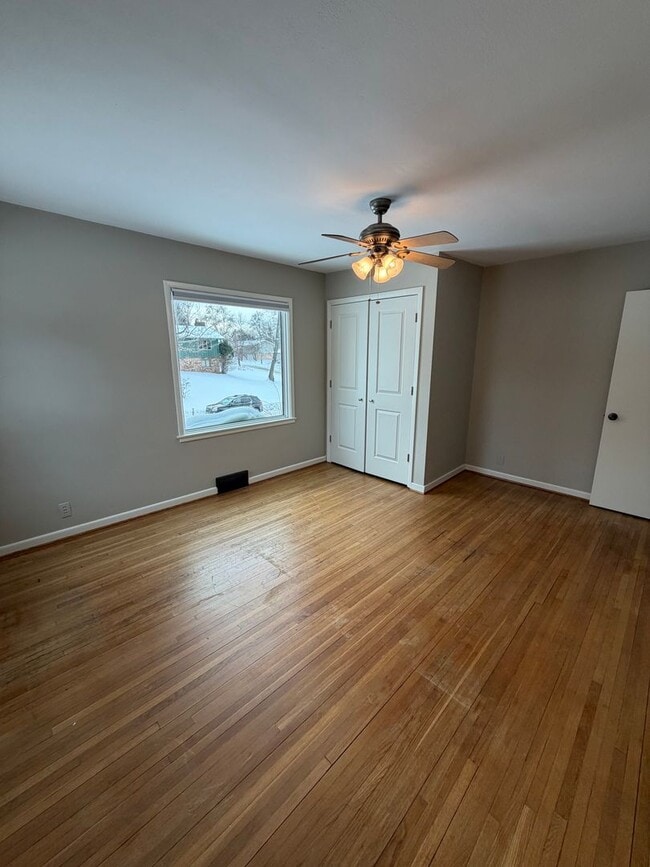 Building Photo - AVAILABLE NOW- 3 BED 2 BATH Home!