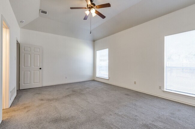 Building Photo - 8434 Golf Club Cir