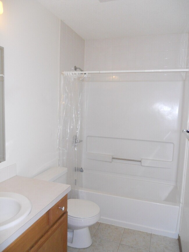 Building Photo - 322 Baker St