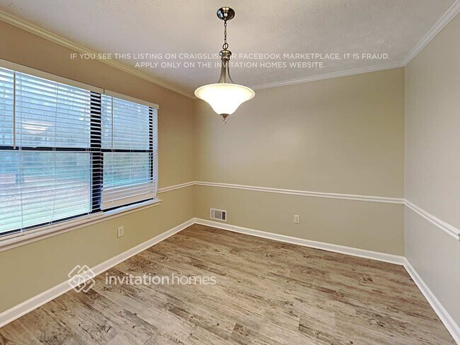 Building Photo - 3364 Dearwood Dr SW