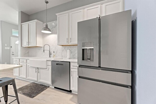 Building Photo - 709 N Bayshore Dr