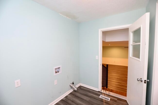Building Photo - 807 N Guignard Dr