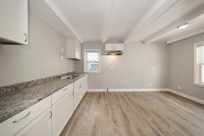 Building Photo - Renovated 3 bedroom bungalow $1250/month