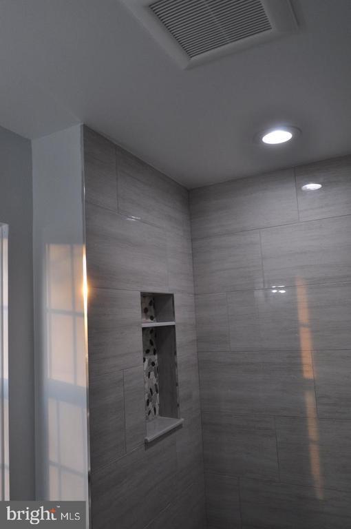 Building Photo - 8613 Beekman Pl