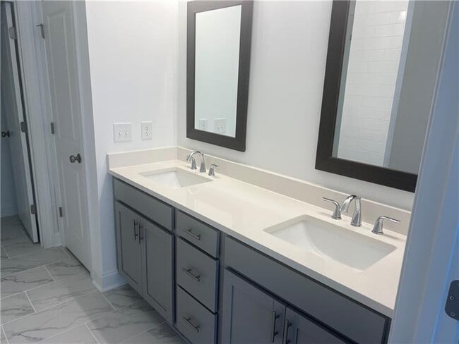 Building Photo - 4400 Sims Park Pl.