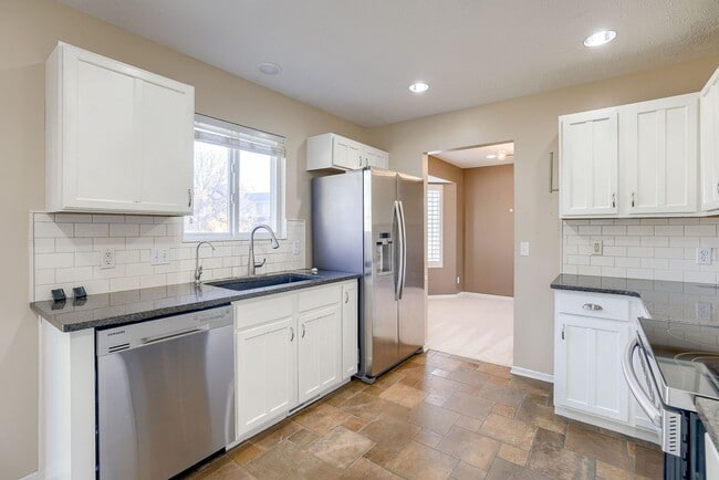 Building Photo - 3 Bedroom In A Great Location!!