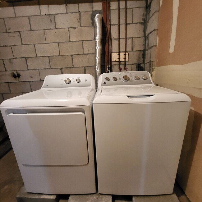 Building Photo - 56 Wakelee Ave