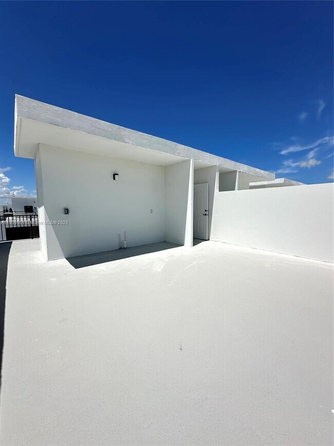 Building Photo - 14577 SW 261 St Ter