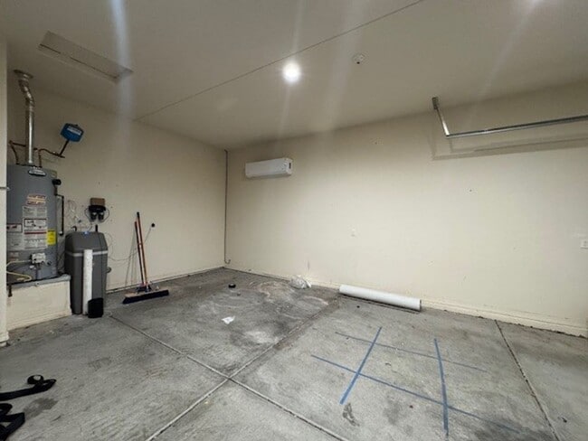 Building Photo - 3 BR on the GOLF COURSE with POOL-Laughlin Ranch Association