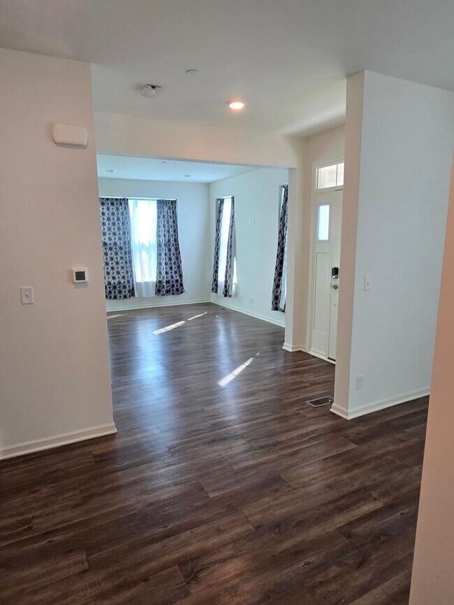 Building Photo - 1123 Hawk Hollow Dr