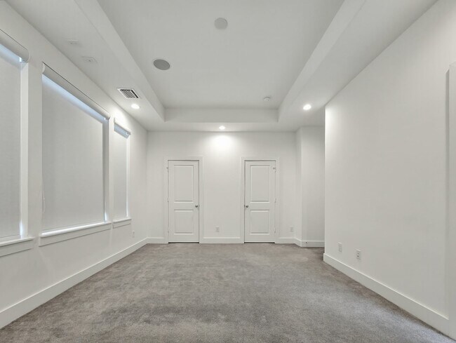 Building Photo - 2613 Hutchins St