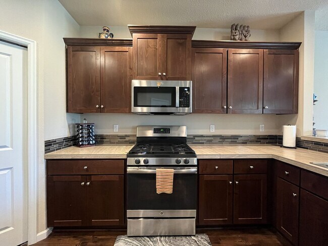 Building Photo - Stunning 4 Bedroom + Loft Bethany Home with Open Layout, Stainless Steel Kitchen, Two Car Garage ...