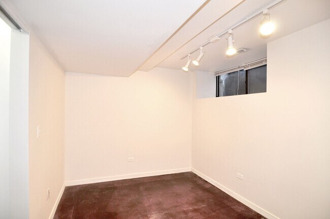 Building Photo - 649 N Wolcott Ave